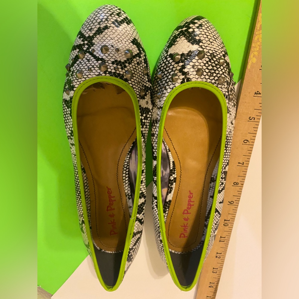 Pink and Pepper faux snakeskin flats US 9